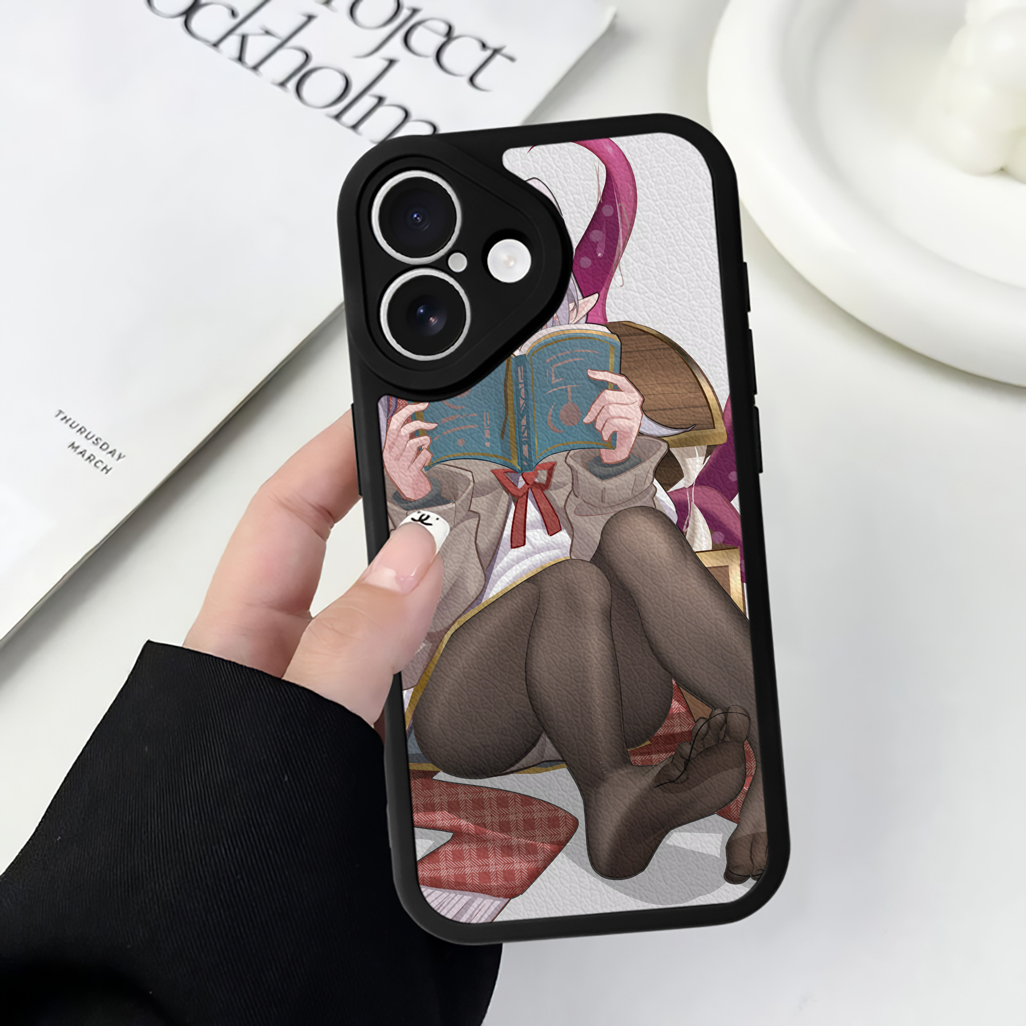 （画像用） 葬送のフリーレン Frieren 【iPhone 16シリーズ対応】シリコンスマホケース（レザー調） 材質：シリコン